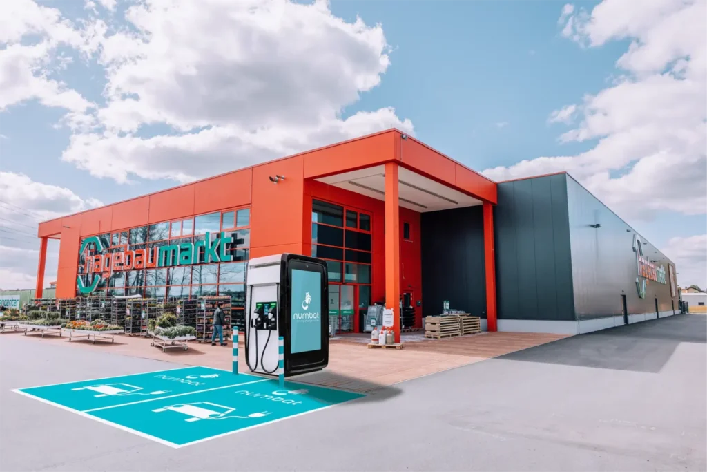 hagebau und Numbat bauen Schnellladeinfrastruktur aus – zusammen geht das